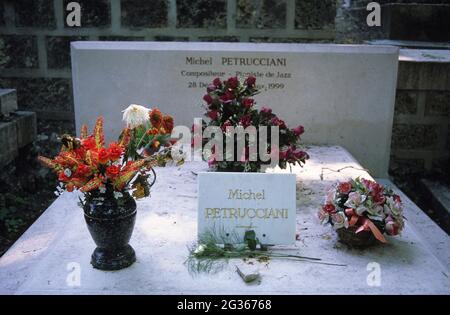 FRANCE PARIS (75) 20ÈME ARRONDISSEMENT, LE CIMETIÈRE PERE LACHAISE : TOMBE DE MICHEL PETRUCCIANI Banque D'Images