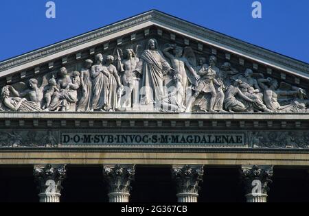 FRANCE PARIS (75) 8ÈME ARRONDISSEMENT, DÉTAIL DE LA FAÇADE DE L'ÉGLISE DE LA MADELEINE Banque D'Images