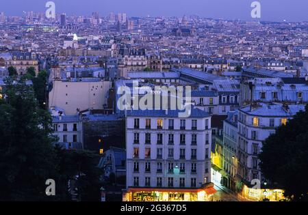 FRANCE PARIS (75) LES TOITS DE PARIS DE MONTMARTRE Banque D'Images