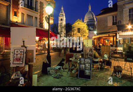 FRANCE PARIS (75) 18ÈME ARRONDISSEMENT, MONTMARTRE, PLACE DU TERTRE, SACRÉ COEUR ET EGLISE ST PIERRE Banque D'Images