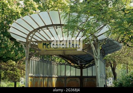 FRANCE PARIS (75) 16ÈME ARRONDISSEMENT, MÉTRO ENTRÉE DE LA PORTE DAUPHINE, ARCHITECTE HECTOR GUIMARD Banque D'Images