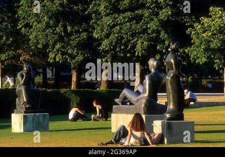 FRANCE PARIS (75), 1ER JARDIN DU QUARTIER DE L'ARC DE TRIOMPHE DU CARROUSEL DU LOUVRE ET STATUES MAYOL Banque D'Images