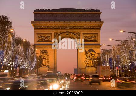 FRANCE PARIS (75) 8ÈME ARRONDISSEMENT, ARC DE TRIOMPHE À NOËL Banque D'Images