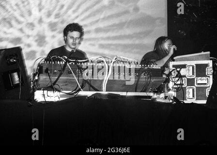 Les Chemical Brothers se sont produits au Essential Music Festival 1997, Stammer Park, Brighton, Angleterre, Royaume-Uni. Banque D'Images