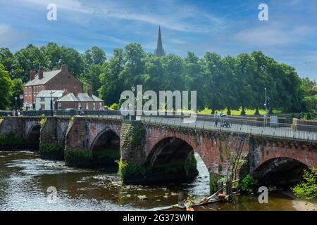 Pont Old Dee au-dessus de la rivière Dee à Chester, Cheshire Banque D'Images