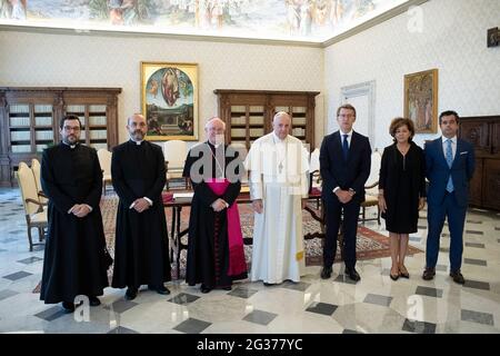 Vatican. 14 juin 2021. 14 juin 2021 : le pape François a reçu ce matin en audience S.E. Msgr. Julián Barrio Barrio, Archevêque de Saint-Jacques-de-Compostelle (Espagne) avec M. Alberto Núñez Feijóo, Président du Conseil de Galice, et a suivi dans le Vatican crédit: Agence de photo indépendante/Alamy Live News Banque D'Images