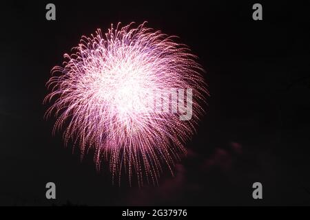 Au cours d'une explosion de Fireworks Fireworks Festival, Tokyo, Japon Banque D'Images