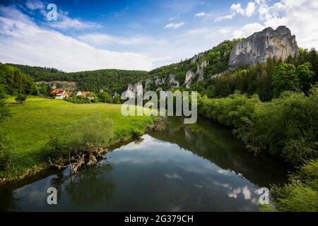 Chapelle Saint-Georges et Rocher du Corbeau, près du Thiergarten, Parc naturel du Haut-Danube, Vallée du Haut-Danube, Danube, Alb souabe, Bade-Wurtemberg, Allemagne Banque D'Images