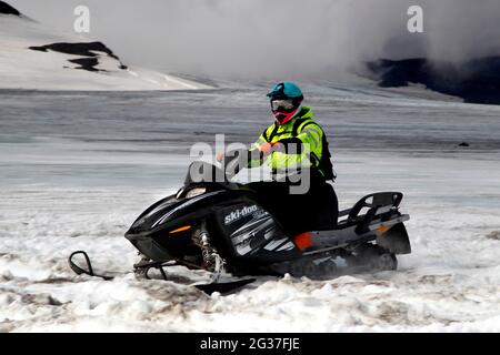 Glacier, motoneige, motoneiges avec chauffeur, Langjoekull, Highland, Centre de l'Islande, Islande Banque D'Images