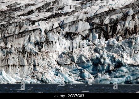 Icebergs, morceaux de glace flottants, glace glaciaire, glacier, glacier vêlage, Lagon des glaciers, lac des glaciers, lagon des glaciers de Joekulsarlon, Vatnajoekull Banque D'Images