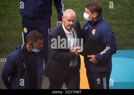 Steve Clarke, responsable écossais (au centre), après le match de l'UEFA Euro 2020 Group D à Hampden Park, Glasgow. Date de la photo: Lundi 14 juin 2021. Banque D'Images