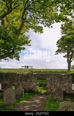 L'église de la Sainte-Trinité et Sainte-Marie à côté des remparts de la ville autour de Berwick-upon-Tweed dans Northumberland, Royaume-Uni. Banque D'Images