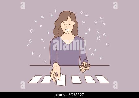 Cartes à jouer et concept de pronostic individuel. Belle jeune femme souriante personnage de dessin animé assis posant des cartes sur la table sur fond gris illustration vectorielle Illustration de Vecteur