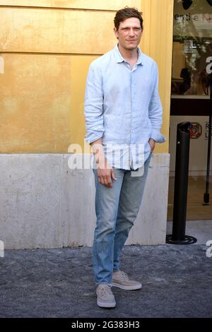 L'acteur italien Matteo Martari pendant la séance photo du film le jour et la nuit par Danièle Vicari. Rome (Italie), 14 juin 2021 Banque D'Images