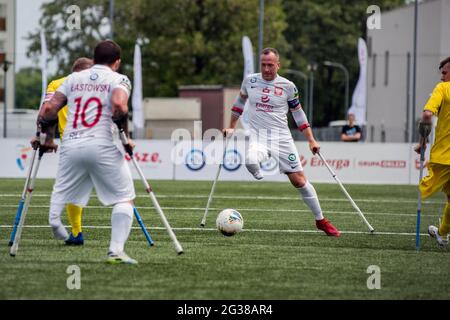 Les joueurs polonais Bartosz Lastowski et Przemyslaw Swiertz sont vus en action lors de la coupe Amp Futbol 2021 entre la Pologne et l'Ukraine à Varsovie du 12 au 13 juin. (Résultats finaux, Pologne 7:0 Ukraine) Banque D'Images