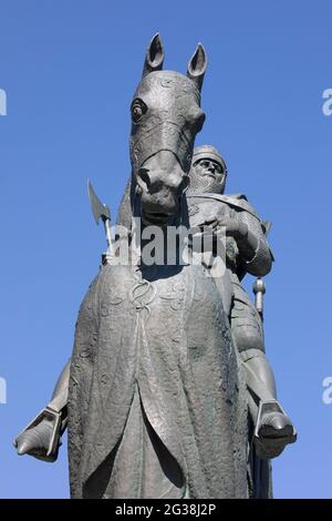 Statue de bronze de Robert le roi Bruce d'Écosse à cheval, commémorant la bataille de Bannockburn. L'homme et le cheval portent tous les deux une armure de corps. Banque D'Images