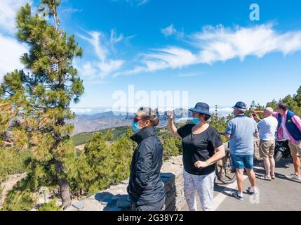 Touristes à Pico de Las Nieves, le point le plus haut sur Gran Canaria. Îles Canaries, Espagne Banque D'Images