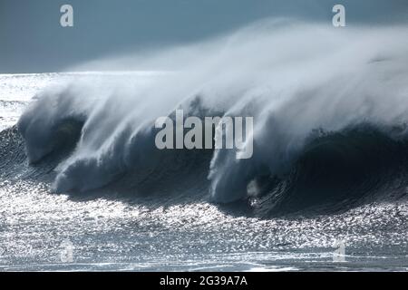 Grandes vagues de surf à Fistral Beach Newquay Cornwall Banque D'Images