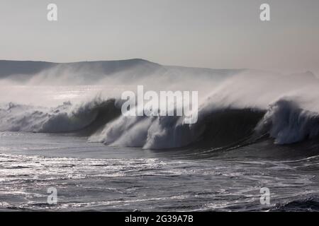 Grandes vagues de surf à Fistral Beach Newquay Cornwall Banque D'Images