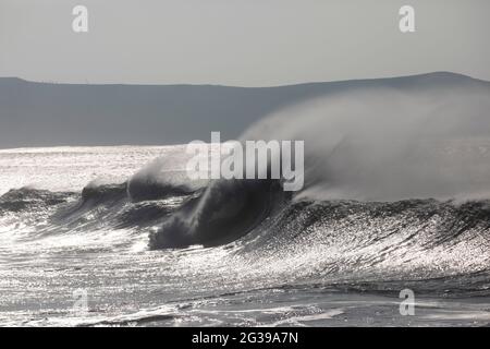 Grandes vagues de surf à Fistral Beach Newquay Cornwall Banque D'Images