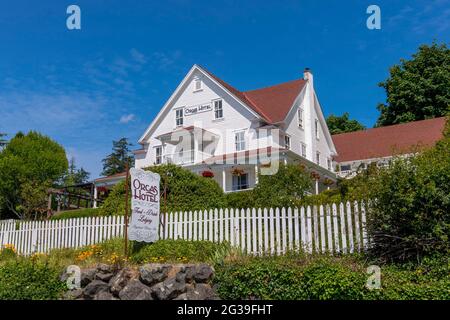 L'hôtel Orcas, une auberge et un café historiques construits en 1904, dans le village d'Orcas sur l'île d'Orcas, dans les îles San Juan dans l'État de Washington, États-Unis. Banque D'Images