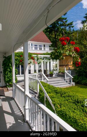 L'hôtel Orcas, une auberge et un café historiques construits en 1904, dans le village d'Orcas sur l'île d'Orcas, dans les îles San Juan dans l'État de Washington, États-Unis. Banque D'Images