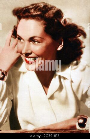 1948 : l'actrice MAUREEN O'Sullivan , mère de l'actrice Mia Farrow , portrait Paramount , a célébré Jane dans les films DE TARZAN . Photographe inconnu .- FILM - CINÉMA - atrice cinematografica - portrait - ritratto - sourire - sorriso - tête rouge - capelli rossi - cheveux rouges --- Archivio GBB Banque D'Images