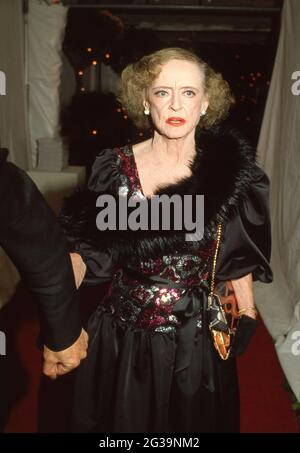 Bette Davis au 43ème Golden Globe Awards le 24 janvier 1986 à l'hôtel Beverly Hilton de Beverly Hills, Californie crédit: Ralph Dominguez/MediaPunch Banque D'Images