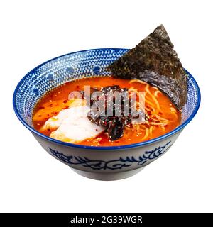 Bol isolé de ramen de piment miso épicé Banque D'Images