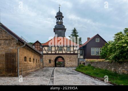 Blankenburg, Allemagne. 12 juin 2021. Vue sur le portail d'entrée (portier) du monastère de Michaelstein dans les montagnes Harz. Le monastère a été fondé en 1147. Credit: Stephan Schulz/dpa-Zentralbild/ZB/dpa/Alay Live News Banque D'Images