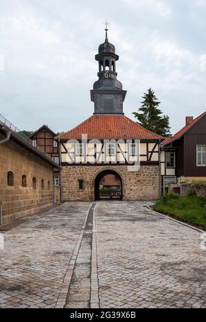 Blankenburg, Allemagne. 12 juin 2021. Vue sur le portail d'entrée (portier) du monastère de Michaelstein dans les montagnes Harz. Le monastère a été fondé en 1147. Credit: Stephan Schulz/dpa-Zentralbild/ZB/dpa/Alay Live News Banque D'Images