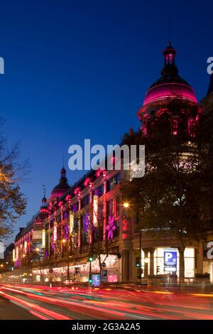 FRANCE, PARIS (75) HAUSSMANN BOULVARD, ÉCLAIRAGE DE NOËL AU GRAND MAGASIN LE PRINTEMPS Banque D'Images