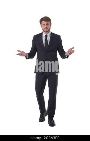 Jeune homme d'affaires beau portant le costume expression sans indice et confuse. Notion de doute. Banque D'Images