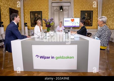 Queen Maxima pendant le symposium annuel à la plate-forme Money Wise. Le thème est « les soucis de l'argent, la prévention est mieux que la guérison ». Le ministre des Finances, M. Hoekstra, est également présent. En raison des mesures de corona, la réunion ne peut être suivie que par une diffusion en direct. La Haye, pays-Bas, le 14 juin 2021. Photo de Brunopress/ROTA/P. van Katwijk/ABACAPRESS.COM Banque D'Images