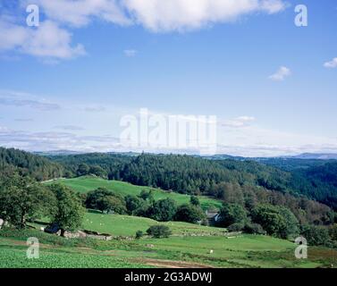 Matin d'été la vallée de Conwy vue depuis les collines au-dessus du village d'Eglwysbach Conwy Snowdonia Nord du pays de Galles Banque D'Images