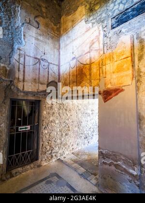 Lararium (sanctuaire des dieux d'une maison romaine) - Oplontis connu sous le nom de Villa Poppea à Torre Annunziata - Naples, Italie Banque D'Images