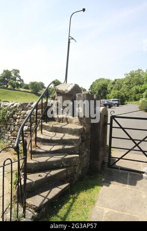 La pierre s'entaille dans et depuis l'église paroissiale de St. Michael & All Angels Linton, Yorkshire, Angleterre, Royaume-Uni Banque D'Images