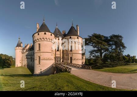 FRANCE - VALLÉE DE LA LOIRE - LOIR ET CHER (41) - CHÂTEAU DE CHAUMONT SUR LOIRE : ENTRÉE PRINCIPALE VUE DU SUD-EST ET DU PARC, D'UNE SURFACE DE 32 HEC Banque D'Images