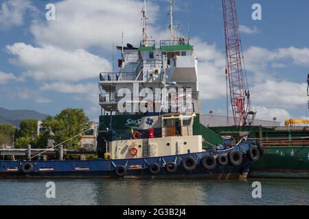 MV Newcastle Bay amarré à Trinity Inlet, poète de Cairns Australie Banque D'Images