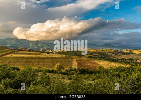 Pyramides de la Terre de Melnik vues depuis le domaine familial de Zornitza. Lozenitsa, Bulgarie Banque D'Images