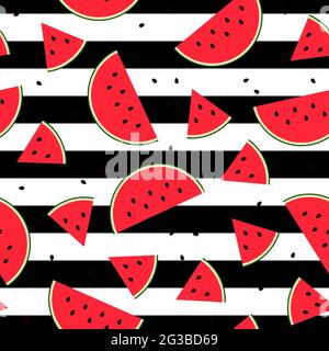 Motif de tranches de pastèque sans couture. Plat de fruits frais doux sur fond blanc à rayures noires. Repas d'été colorés et lumineux. Melon coupé rouge avec graines. Ven Illustration de Vecteur