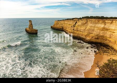 Grottes naturelles et plage, Algarve Portugal Banque D'Images