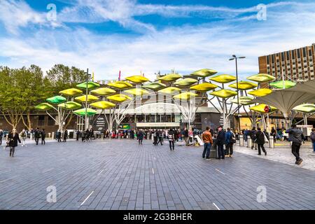 Stratford Shopping Center et The Stratford Shoal by Studio Egret West, Stratford, Londres, Royaume-Uni Banque D'Images