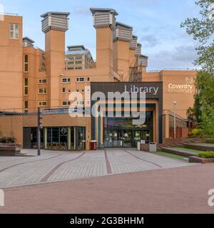 Bibliothèque Lanchester dans le bâtiment Frederick Lanchester de l'Université de Coventry. Construit par l'architecte professeur Alan Short de Short and Associates. Banque D'Images