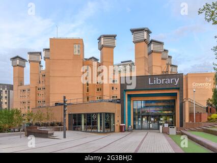Bibliothèque Lanchester dans le bâtiment Frederick Lanchester de l'Université de Coventry. Construit par l'architecte professeur Alan Short de Short and Associates. Banque D'Images
