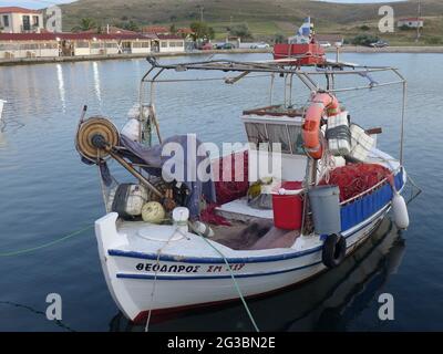 Bateaux de pêche grecs sur l'île de Lemnos Banque D'Images