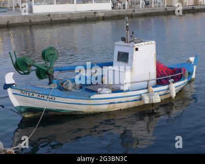 Bateaux de pêche grecs sur l'île de Lemnos Banque D'Images