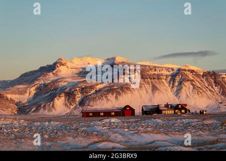 Une ferme en face du volcan eyjafjallajökull, Islande, Europe en hiver Banque D'Images