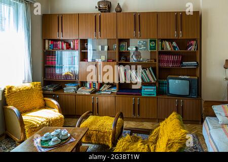 Appartement le drapeau rouge, meublé dans le style de l'époque communiste originale à Sofia, Bulgarie Banque D'Images