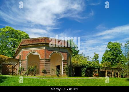 Royaume-Uni, North Yorkshire, Harrogate, Valley Gardens, The Colonnade Banque D'Images